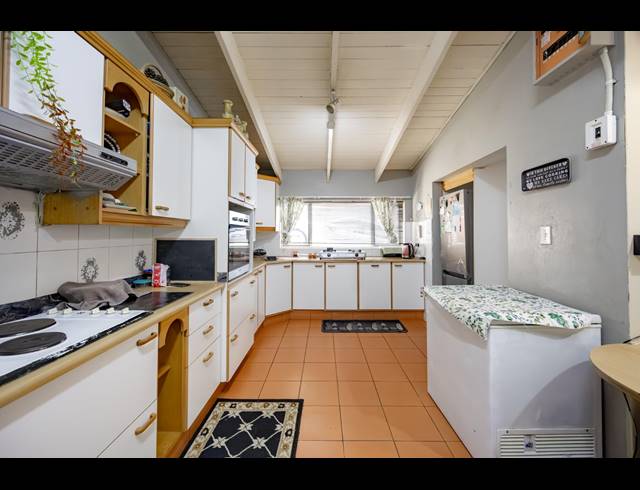BEDROOM HOUSE FOR SALE IN WESTVILLE